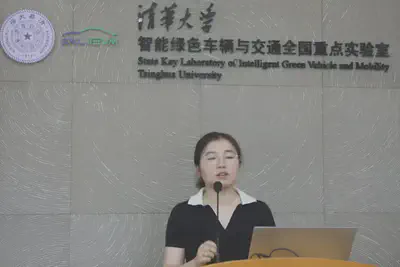 Prof. Xu Yunwen at the defense presentation