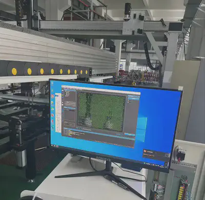 焊接机器人工作场景